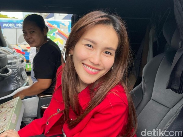 Ayu Ting Ting Bertemu Komunitas Lady Grab usai Mobil Mogok, Momennya Jadi Sorotan